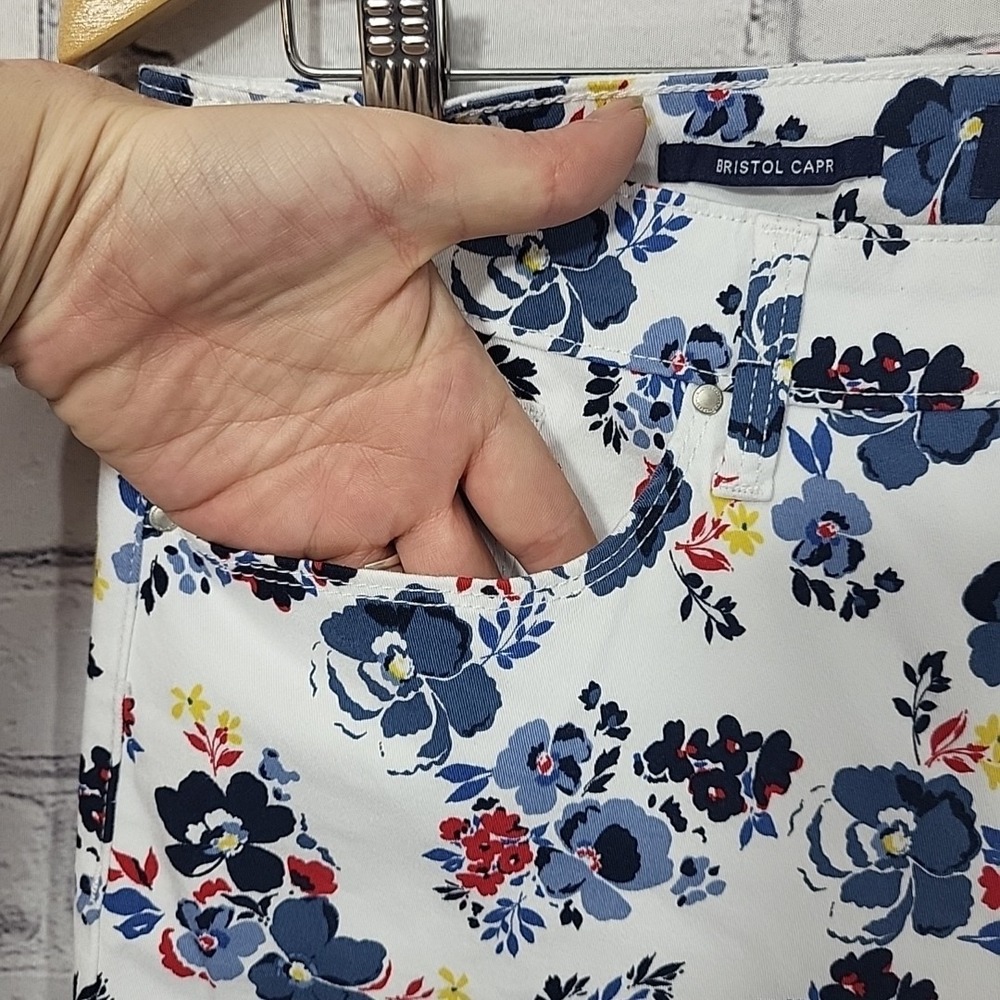 Charter Club Women's Size 10 Bristol Capri Pants White Floral Slimming New NWT - Picture 6 of 15